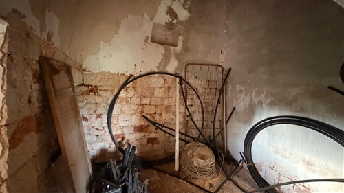 P  R  E  Z  Z  O    R  I  B  A  S  S  A  T  O  -  Corpo di 4 Trulli con 2 depositi